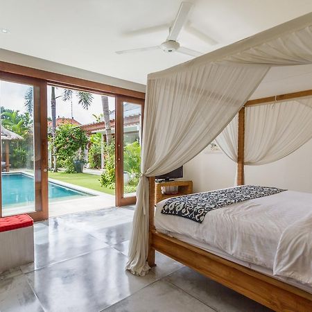 Villa Pierrot Seminyak Buitenkant foto