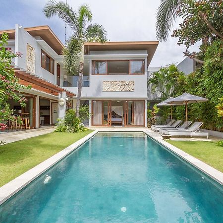Villa Pierrot Seminyak Buitenkant foto