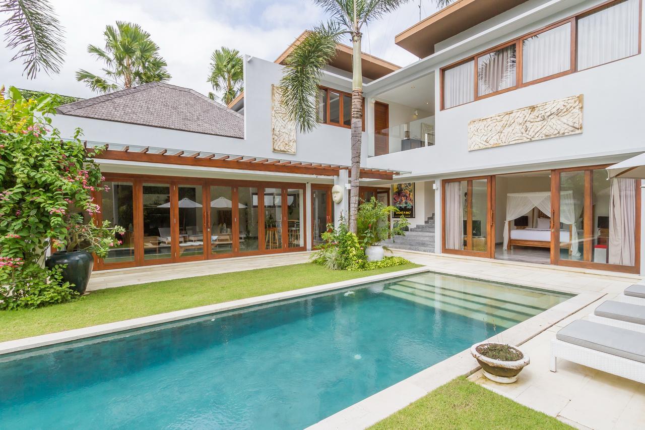 Villa Pierrot Seminyak Buitenkant foto