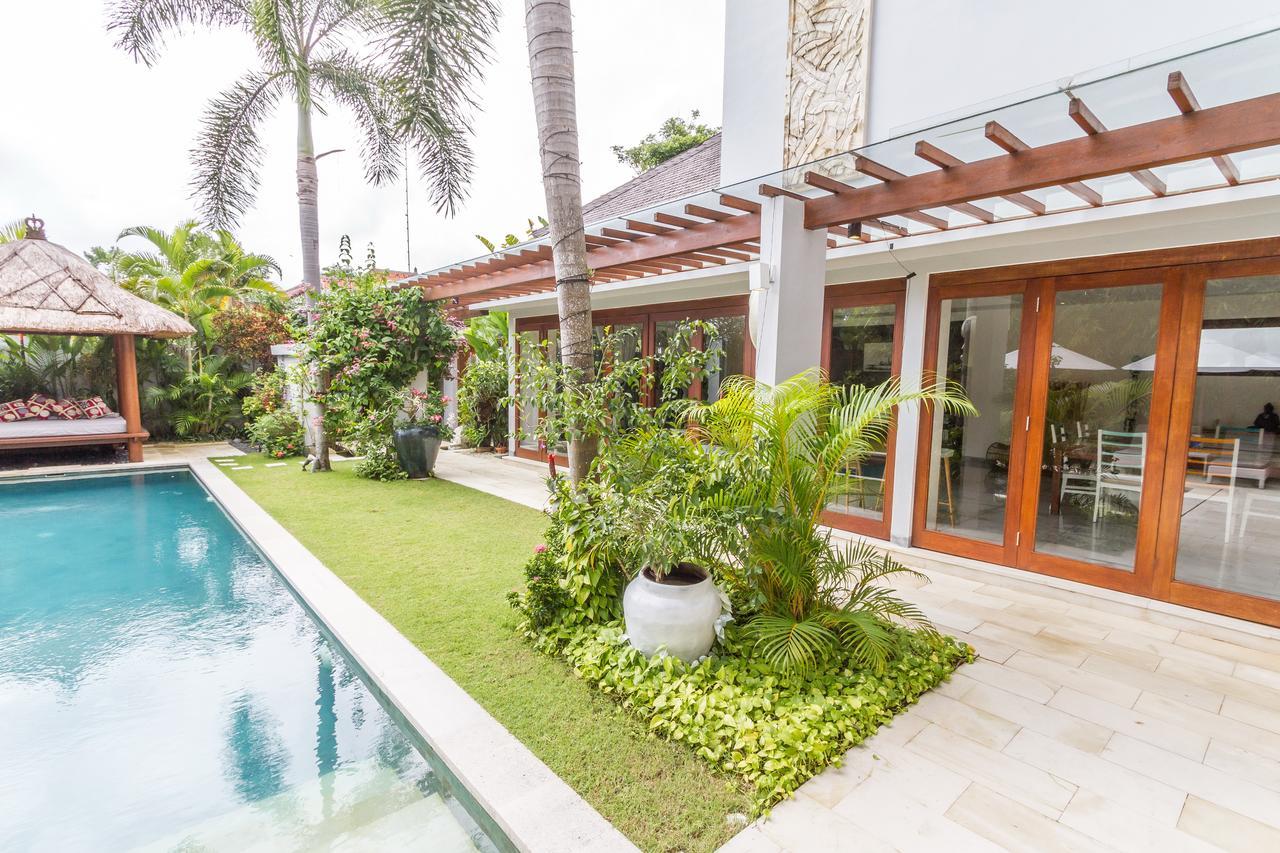 Villa Pierrot Seminyak Buitenkant foto