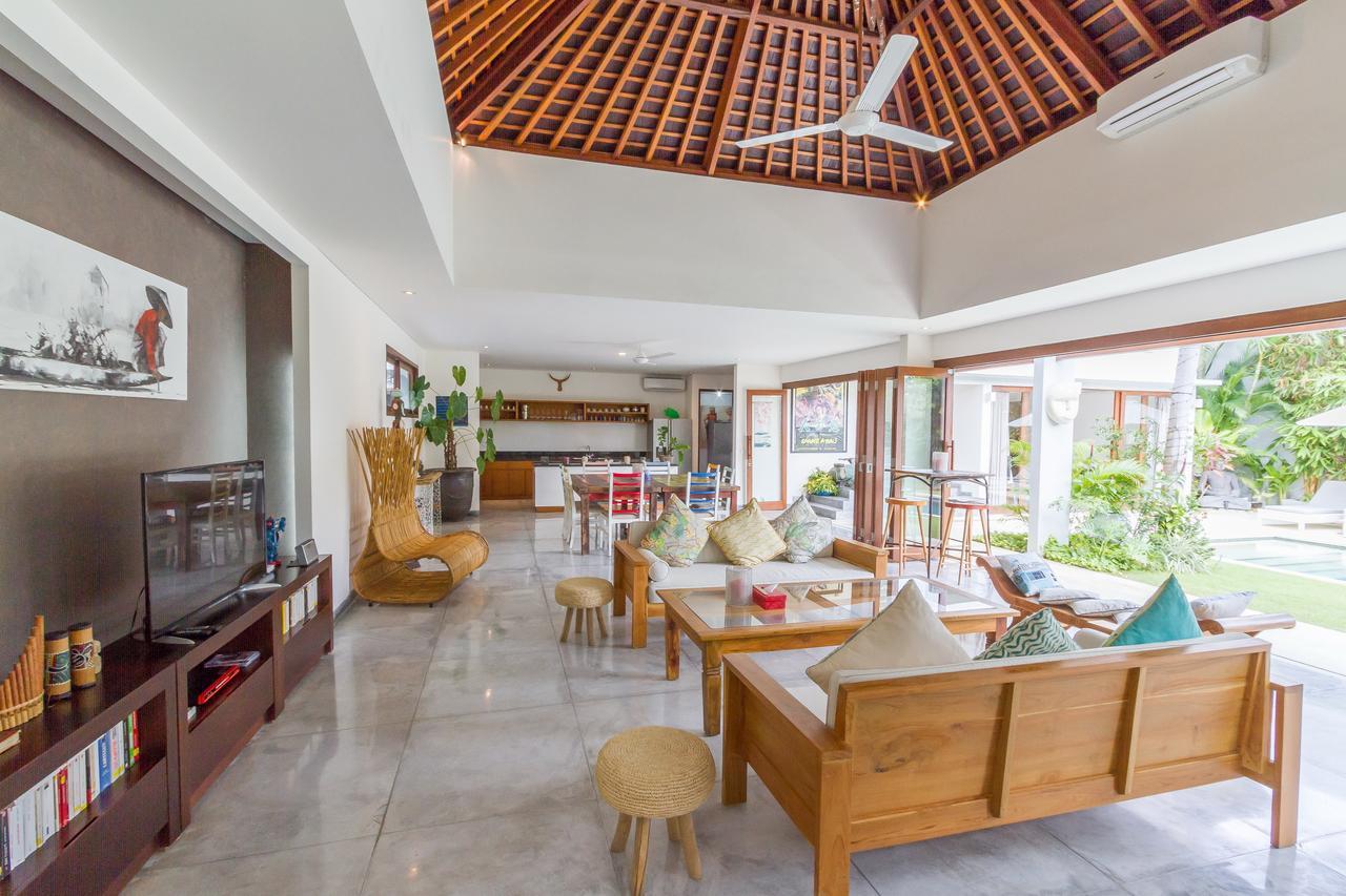 Villa Pierrot Seminyak Buitenkant foto