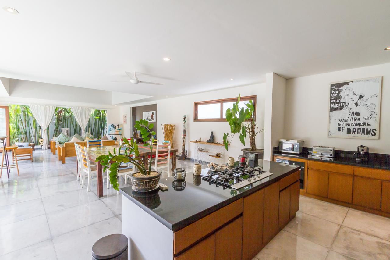 Villa Pierrot Seminyak Buitenkant foto