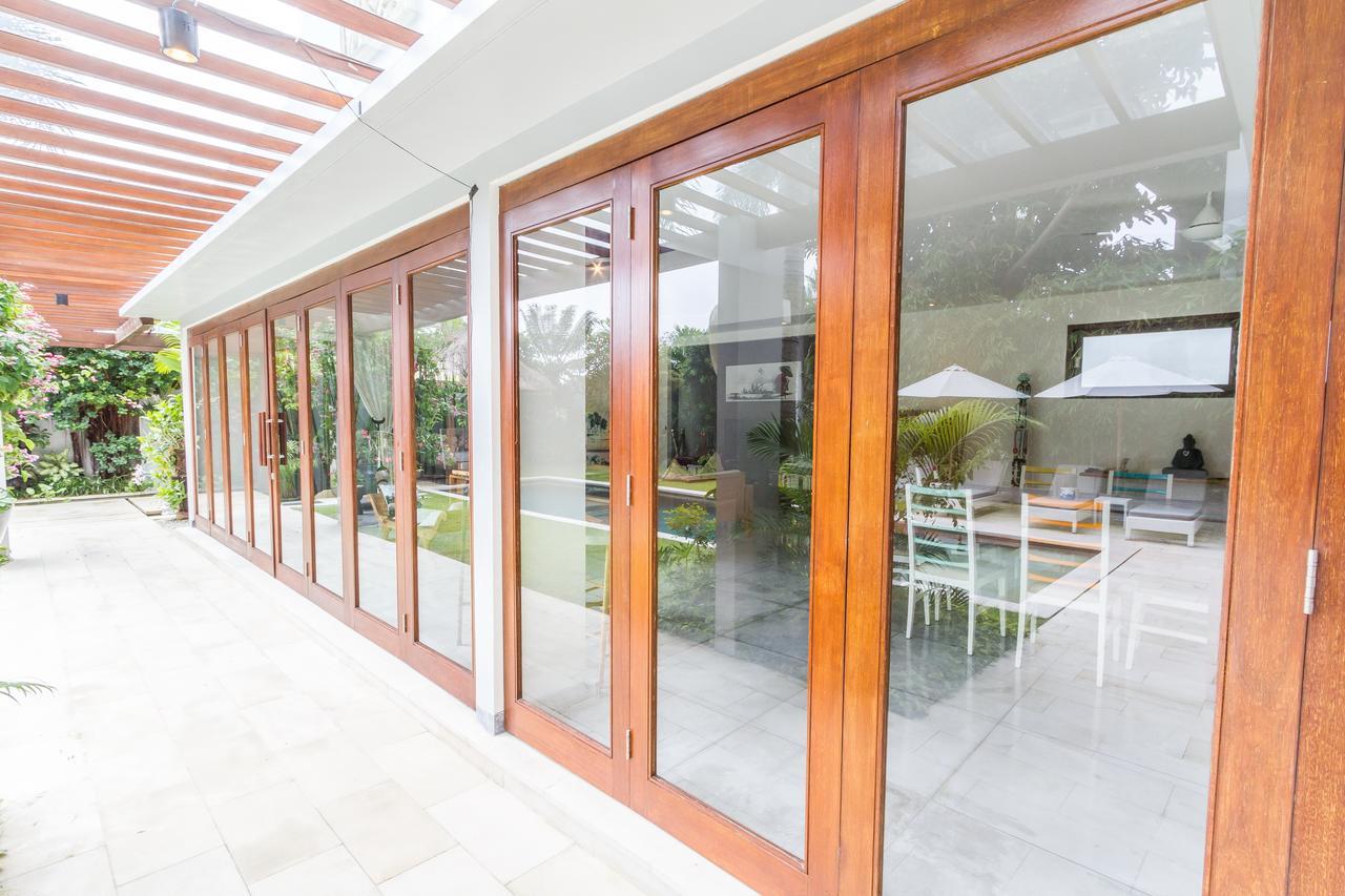 Villa Pierrot Seminyak Buitenkant foto