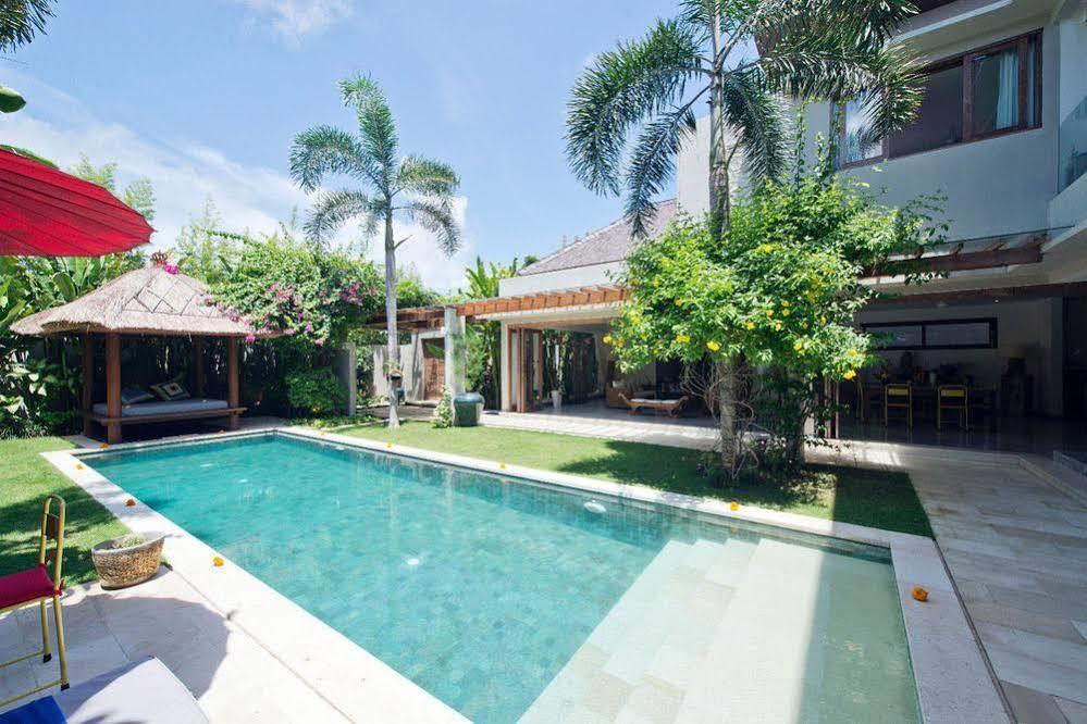Villa Pierrot Seminyak Buitenkant foto