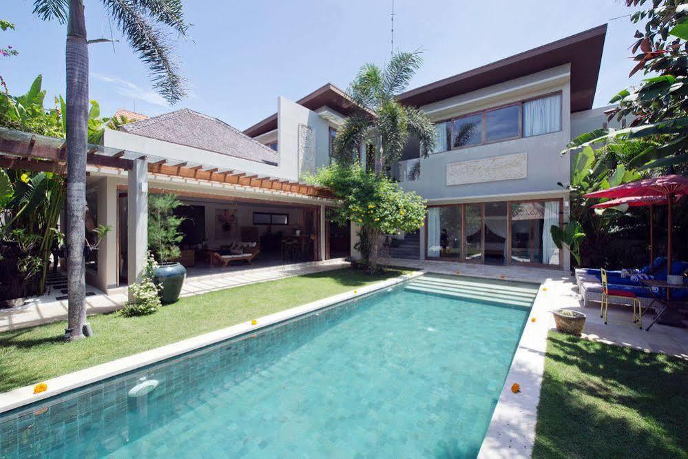 Villa Pierrot Seminyak Buitenkant foto