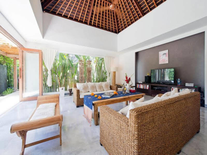 Villa Pierrot Seminyak Buitenkant foto
